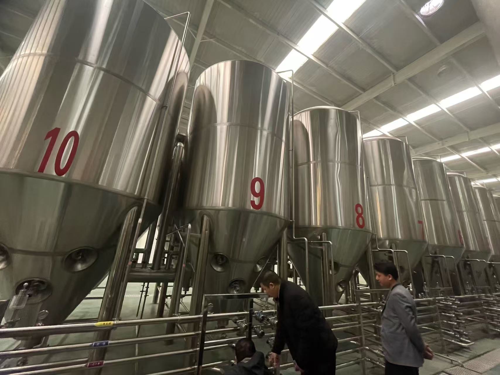 固原精酿啤酒设备厂—平面布置、设备设计、制造、调试、培训等一条龙服务